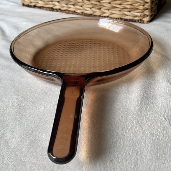 Vision Corning 10 1/2” Large Amber Frying Pan - Picture 5 of 11
